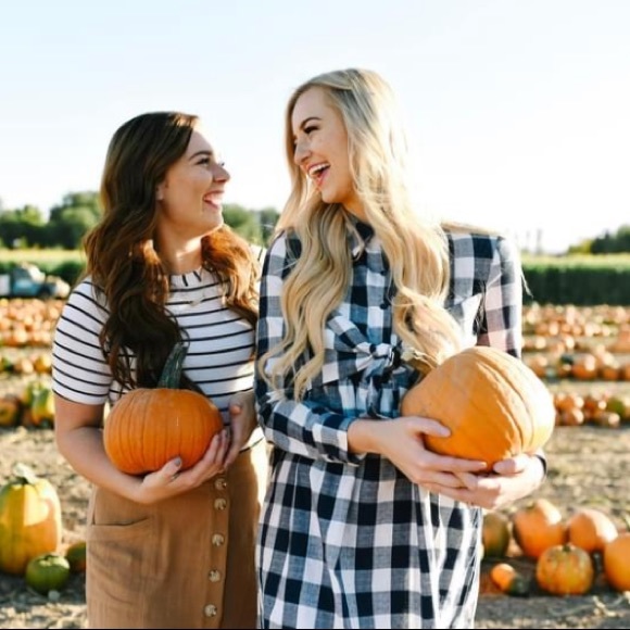 New Hailey & Co Tie Front Dress - Picture 4 of 10